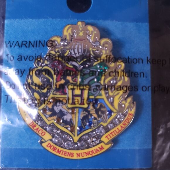 Universal Studios Wizarding World Of Harry Potter Gryffindor Quidditch 6 Pin Set - Picture 3 of 6